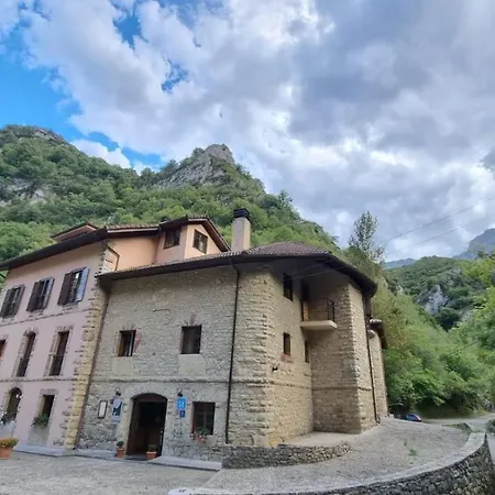 ホテル La Casona De Mestas