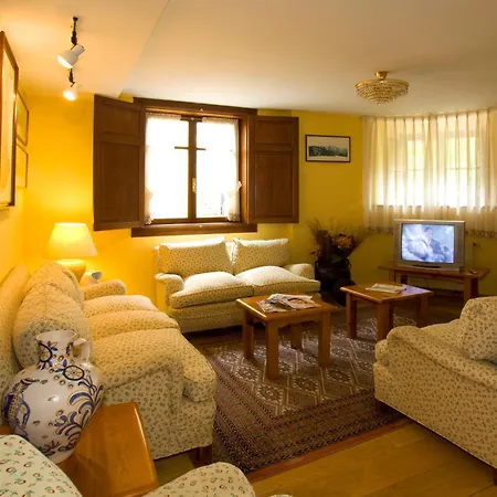 ホテル La Casona De Mestas