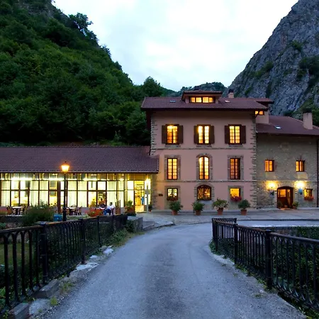 La Casona De Mestas 2*